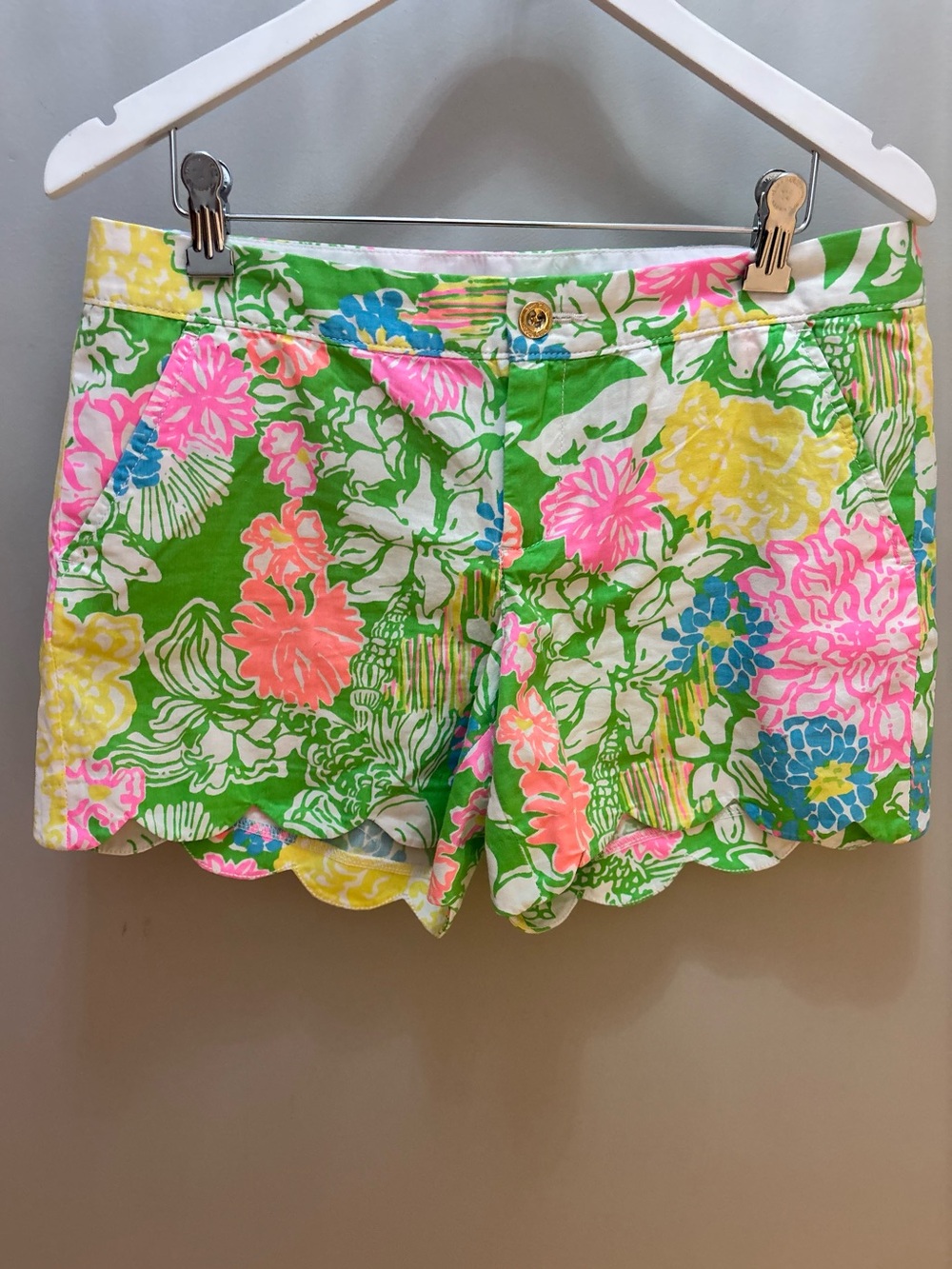 NEW Lilly Pulitzer Buttercup Scalloped Shorts in Hibiscus Stroll Size 6